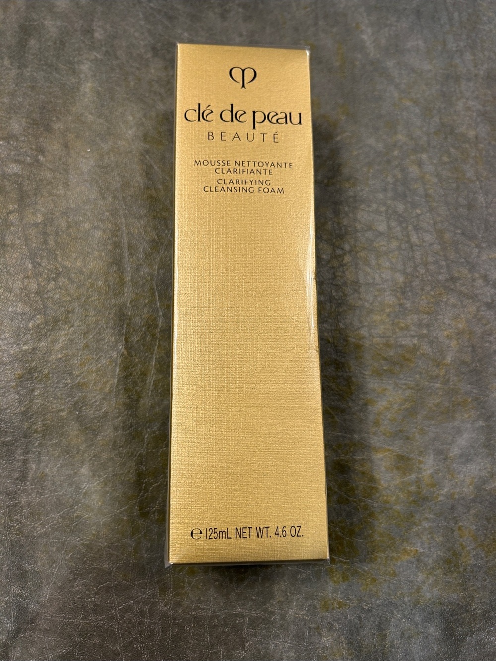 Clé de Peau CLARIFYING CLEANSING FOAM